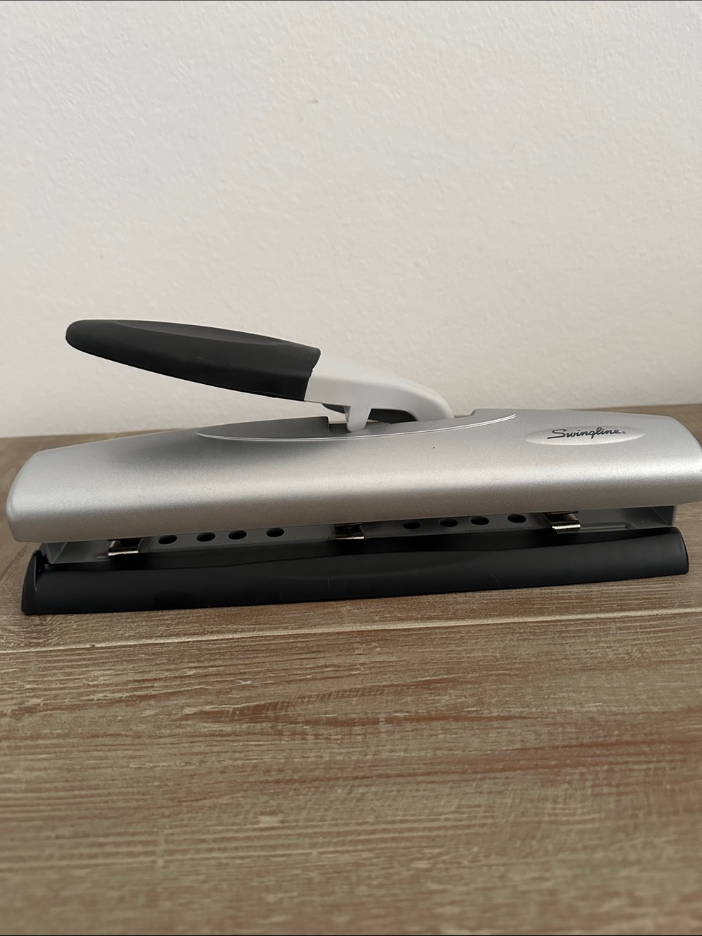 Swingline Silver & Black 20 Sheet Hole Punch (74030)